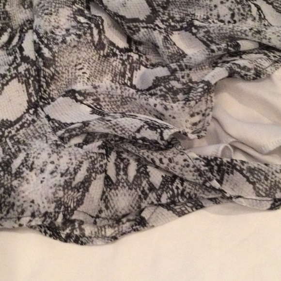 Final touch small shorts jumpsuit - Picture 5 of 6